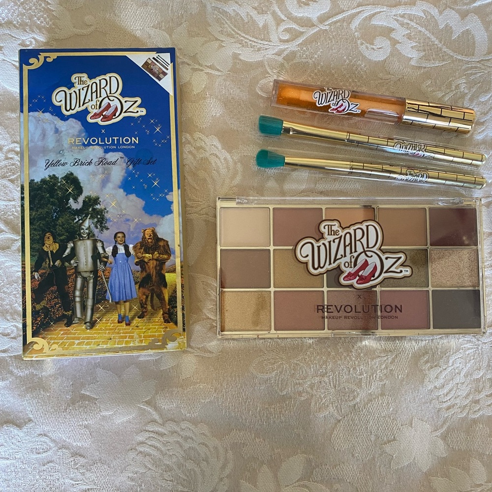 Wizard of Oz Wicked NWT make up gift set